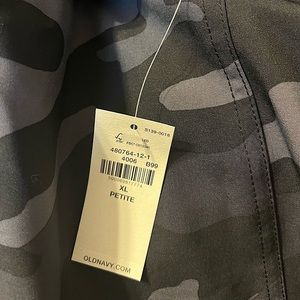 Old navy petite joggers. Never worn!! Tags still on!!